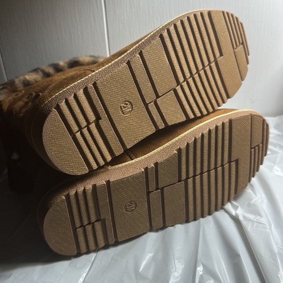 Cheetah Girls Winter Boots New, Size 2M, Tasseled inBack with Bow. Non-Smoking. - Picture 6 of 9